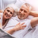 Couple de retraités heureux