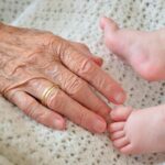 Comment donner de l'argent à ses petits-enfants sans impôts