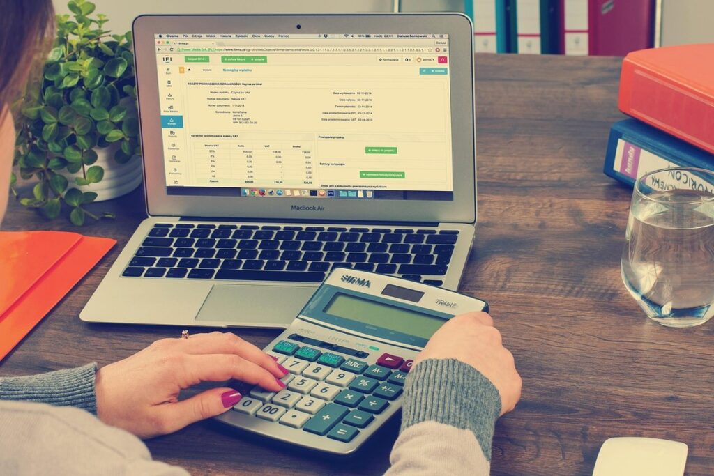 Abattement fiscal retraite 2026 : plafonds et exemples chiffrés